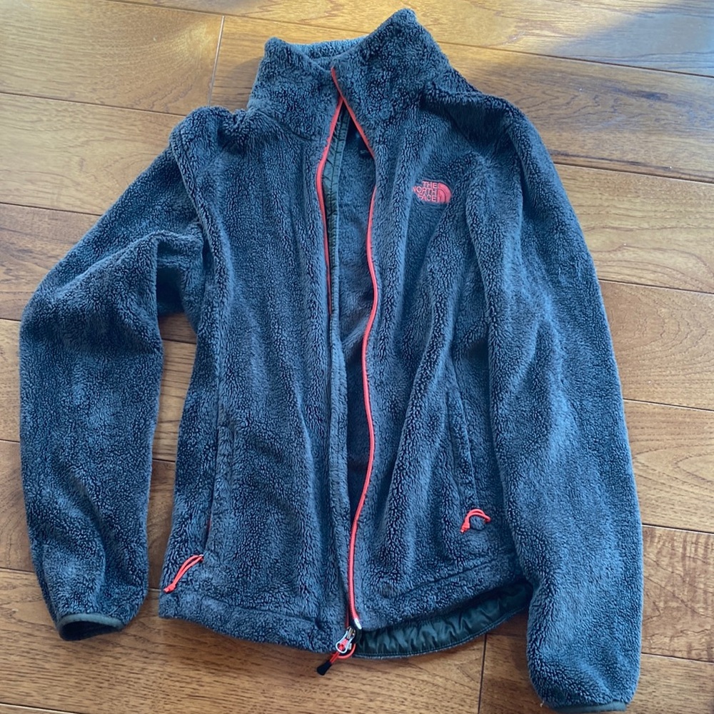 The north face fuzzy zip up size small color green